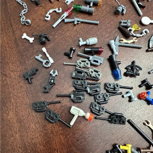 LEGO Over 300 Minifigure Accessories Tools Backpacks Suitcases, ... - Picture 7 of 9